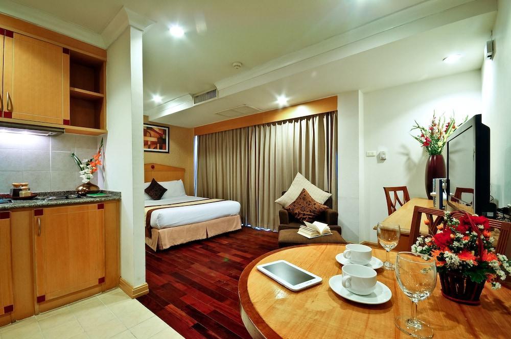 Admiral Suites Bangkok Exterior foto