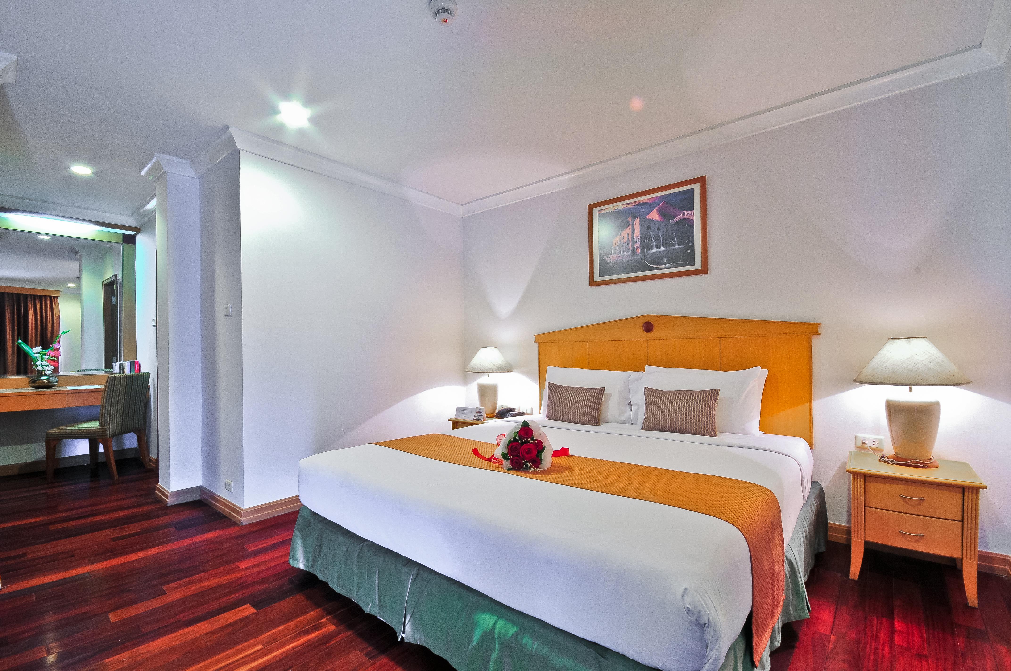Admiral Suites Bangkok Exterior foto