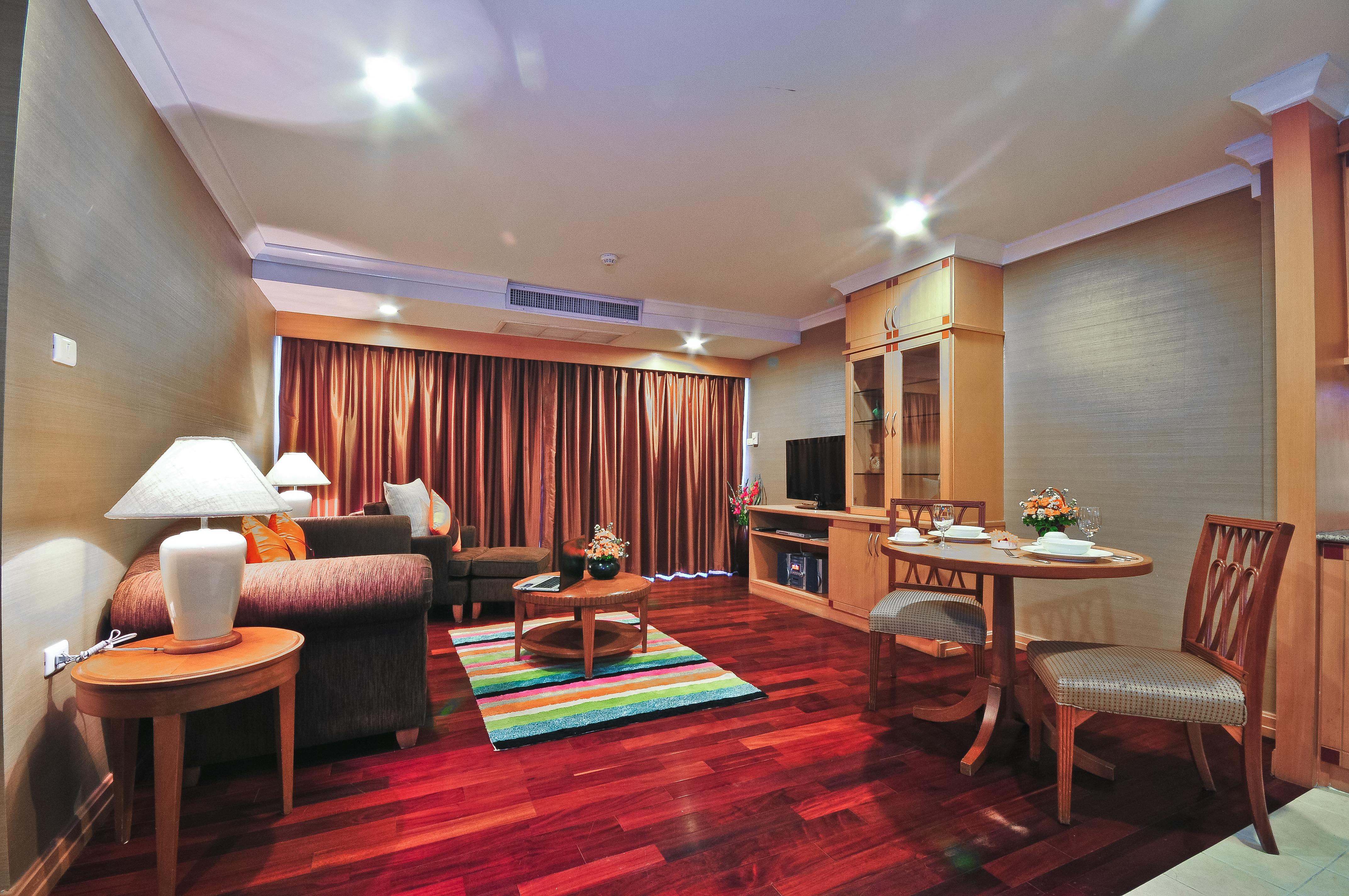 Admiral Suites Bangkok Exterior foto