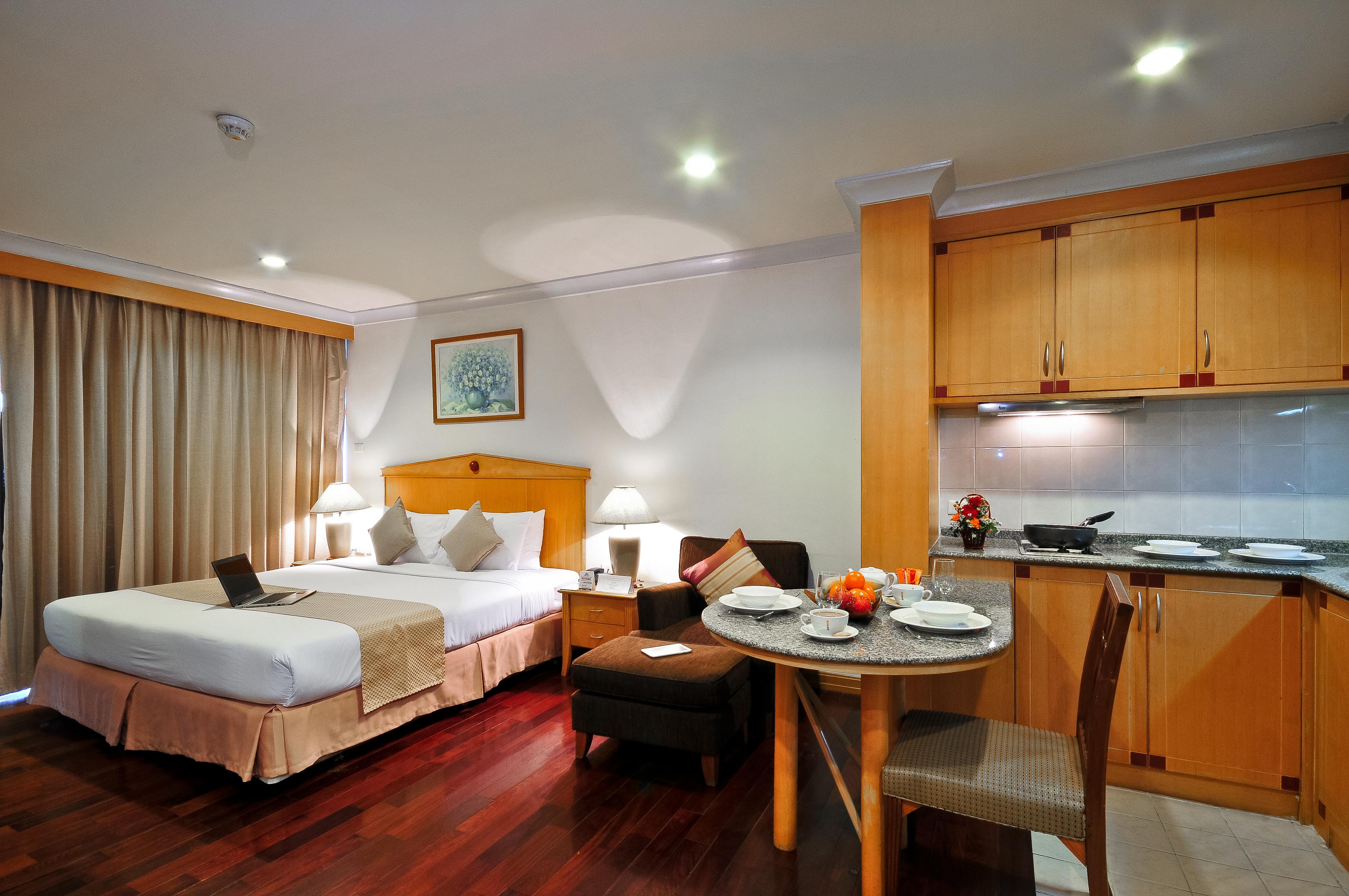 Admiral Suites Bangkok Exterior foto