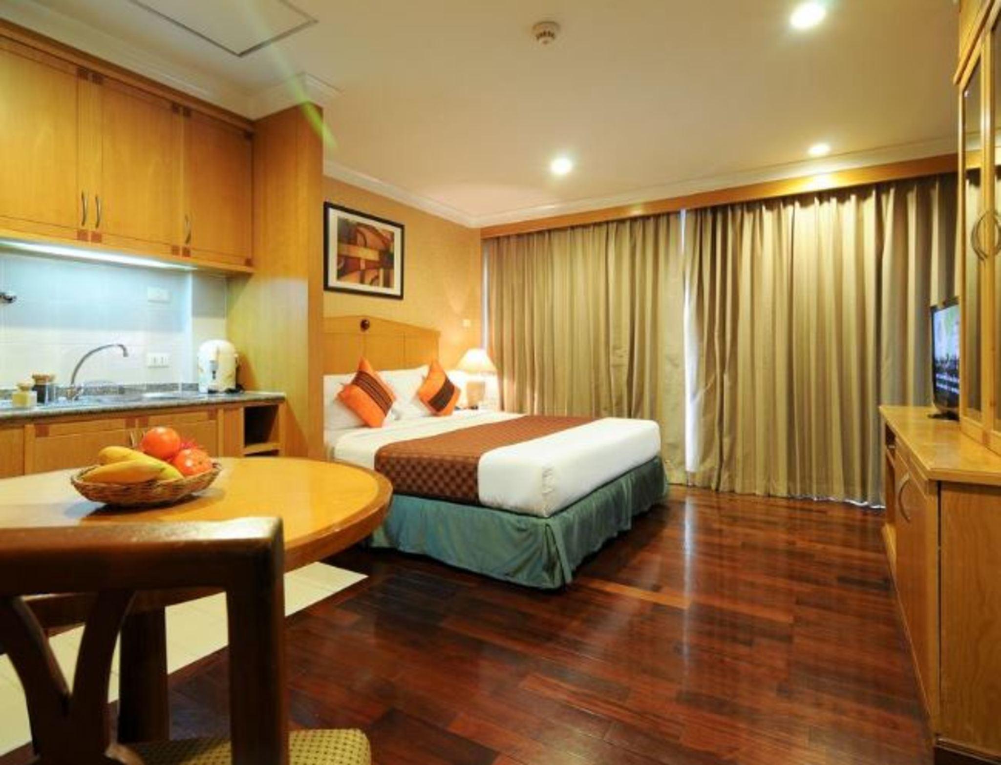 Admiral Suites Bangkok Exterior foto