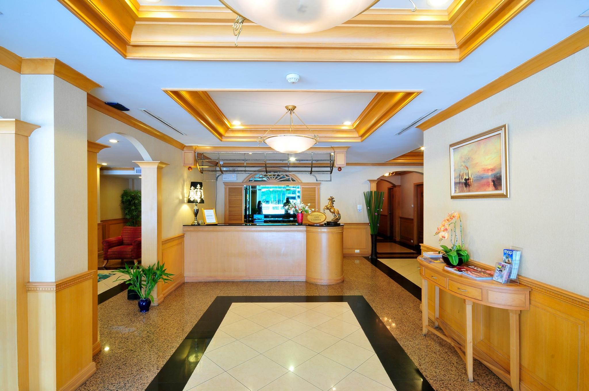 Admiral Suites Bangkok Exterior foto
