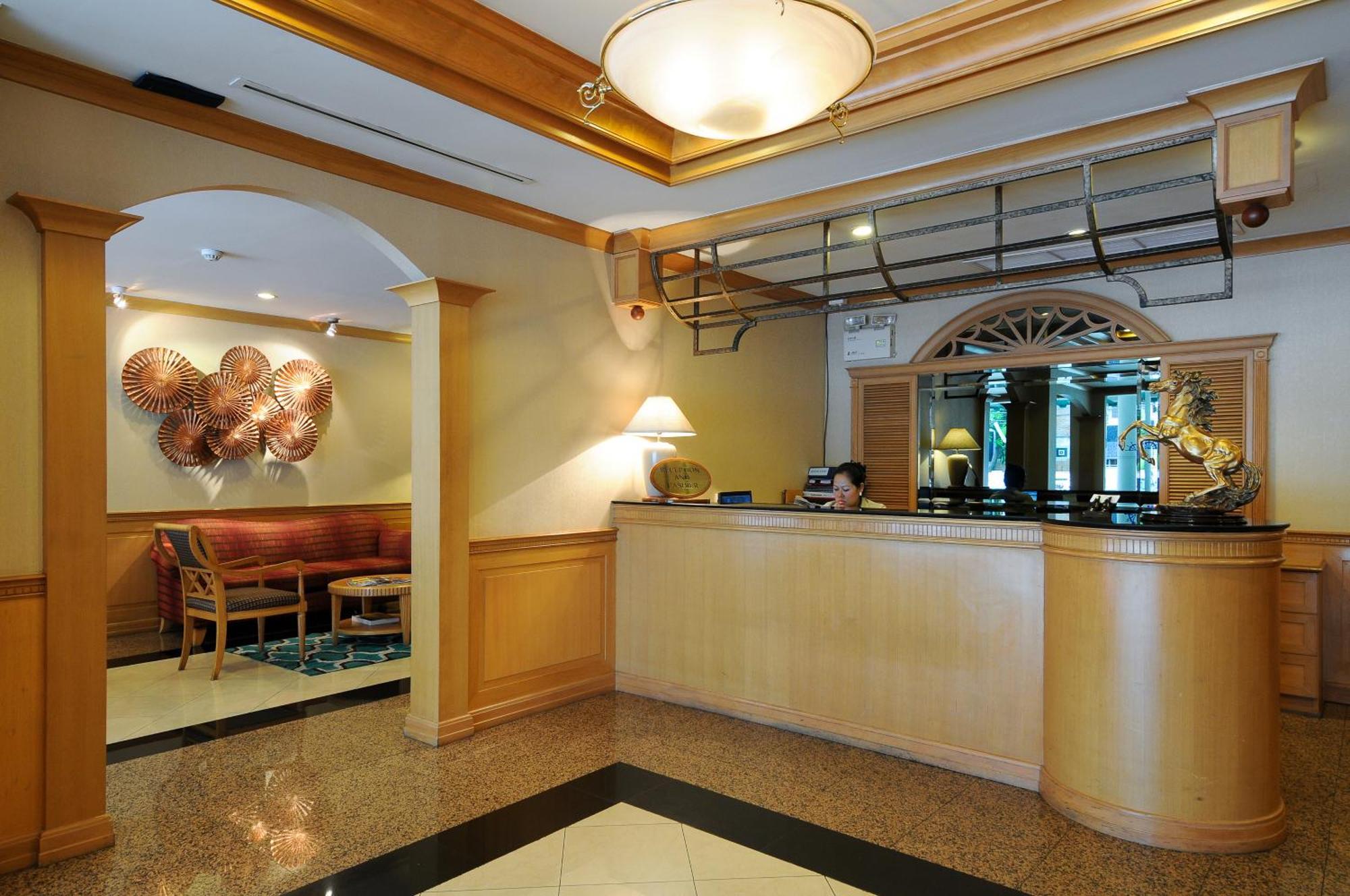 Admiral Suites Bangkok Exterior foto