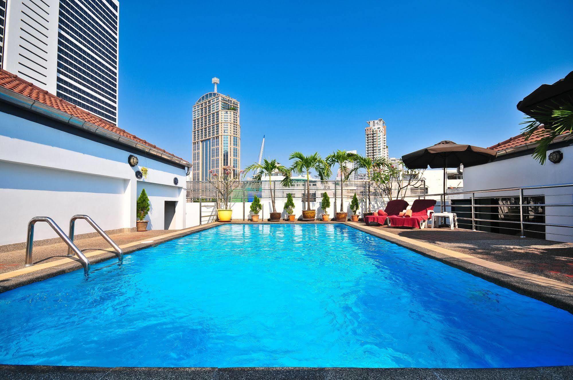 Admiral Suites Bangkok Exterior foto