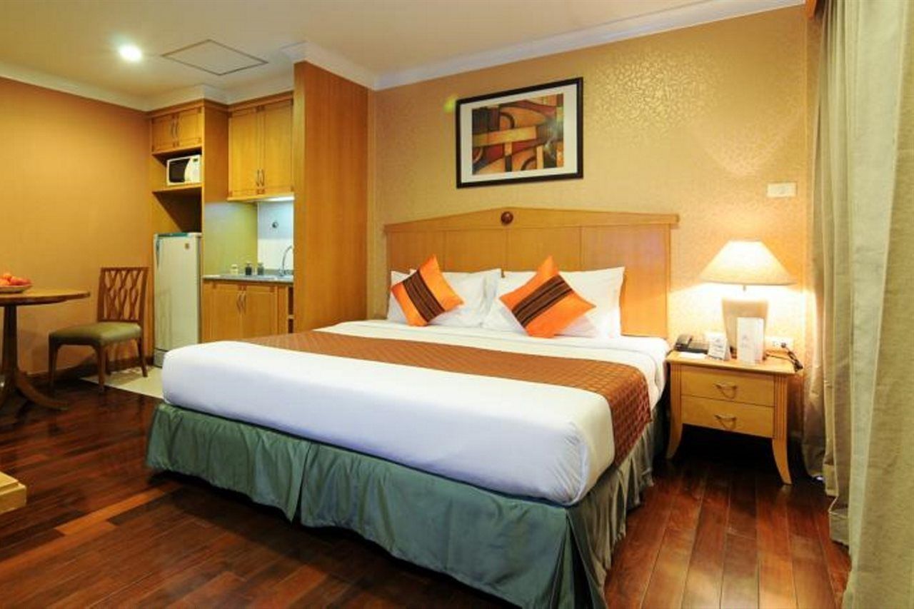 Admiral Suites Bangkok Exterior foto
